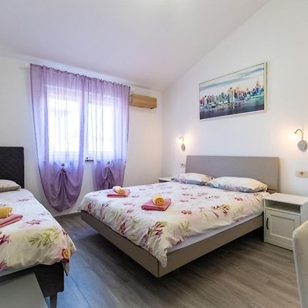 Vila Veronika 2 Pula Exteriér fotografie