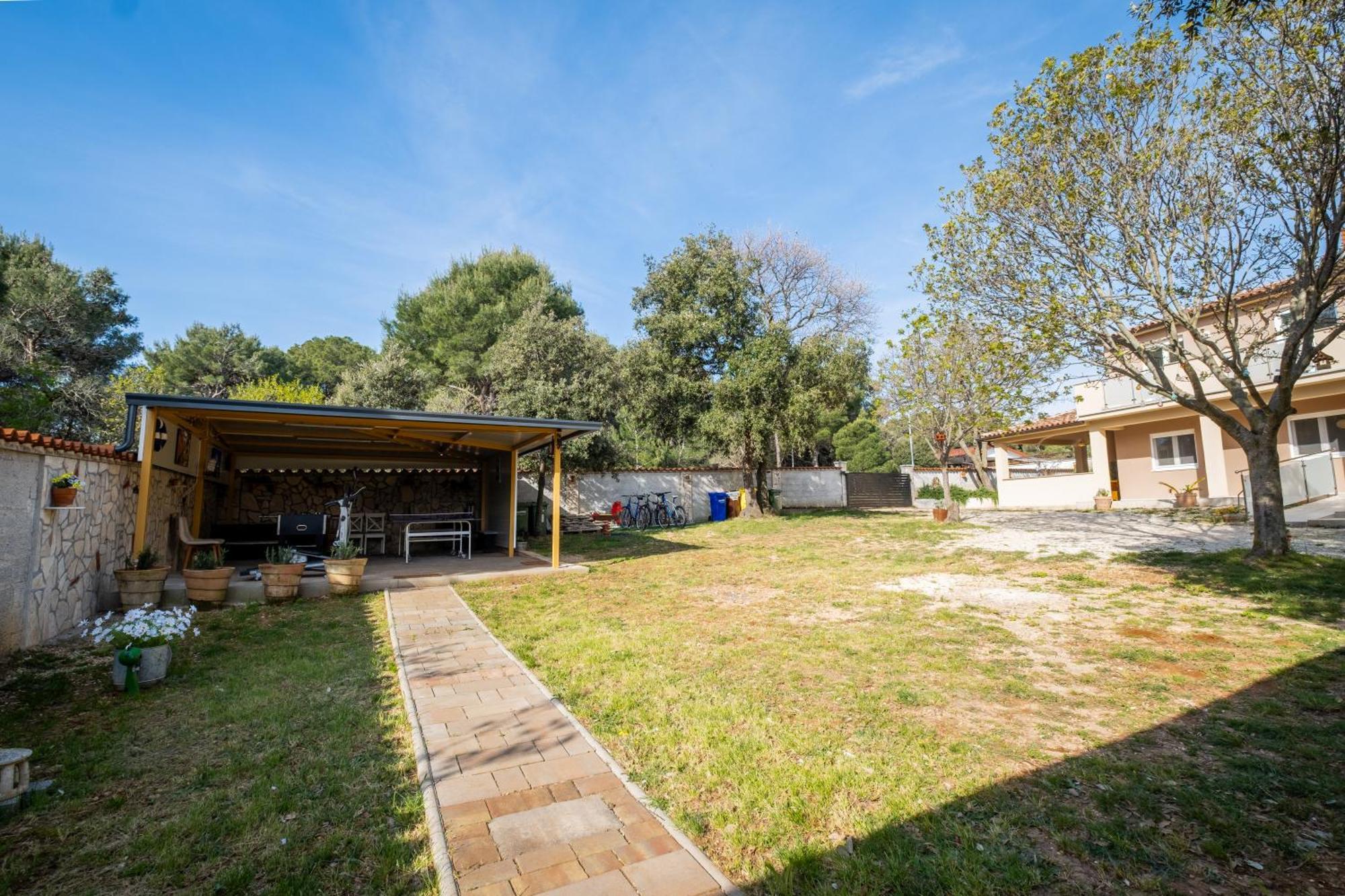 Vila Veronika 2 Pula Exteriér fotografie